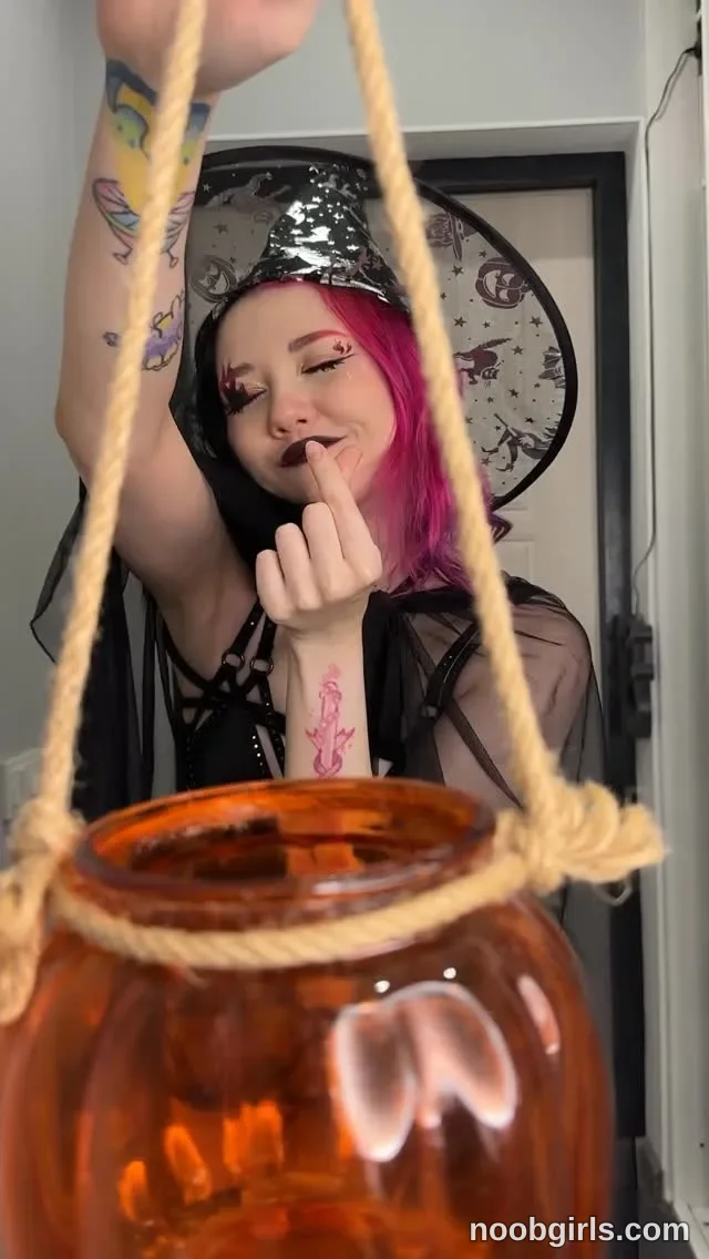 Alice reel: What’s inside the witch’s cauldron?🤓