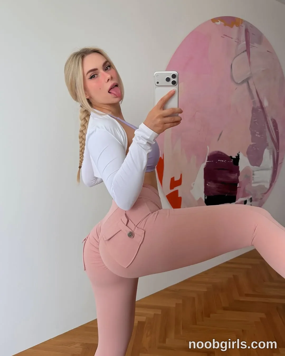 Laura (@_hidden_gem_) โ "Gym outfit for Monday ๐ฆ is it good for?)"