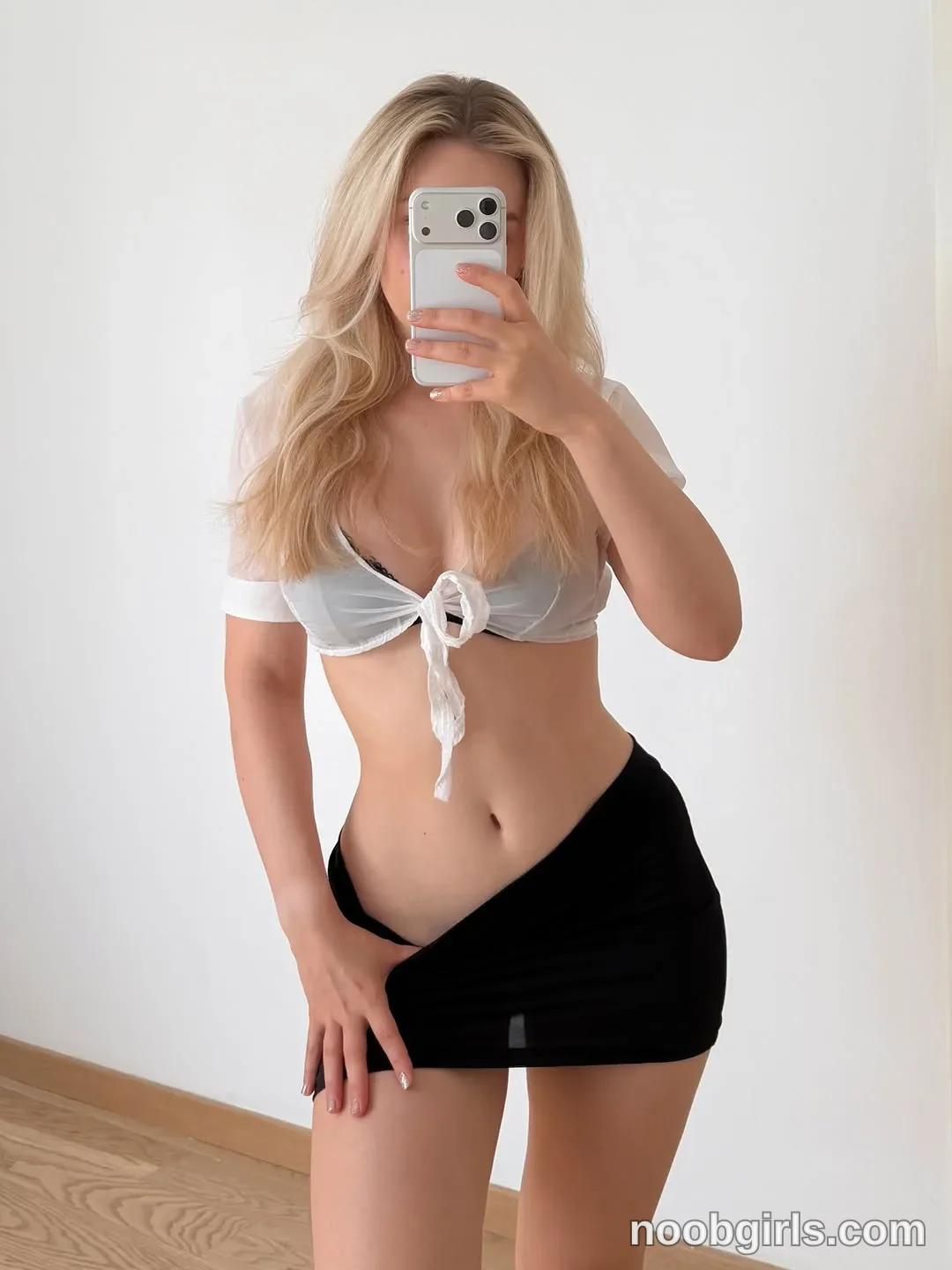 Laura (@_hidden_gem_) โ "Back to office work ๐ฎโ๐จ๐ข"