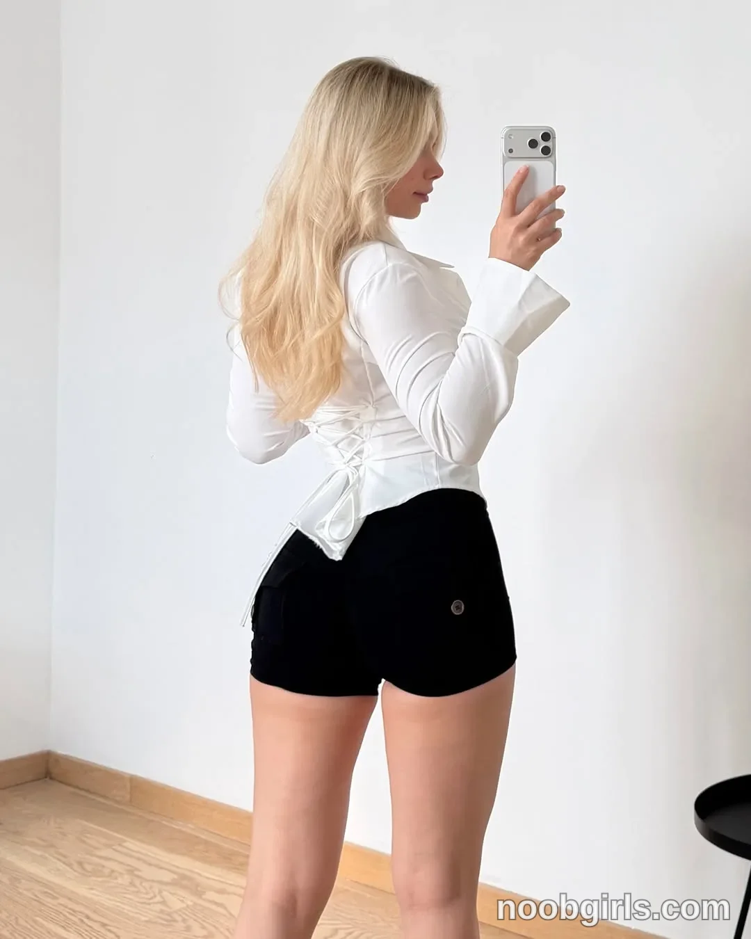 Laura (@_hidden_gem_) โ "Get a new heels ๐ ๐ฎโ๐จ"