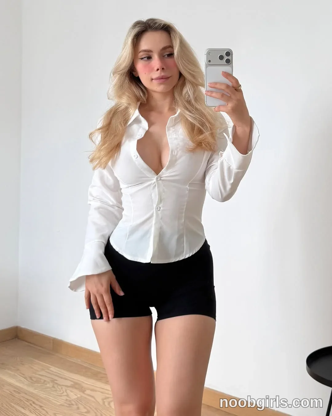 Laura (@_hidden_gem_) โ "Get a new heels ๐ ๐ฎโ๐จ"