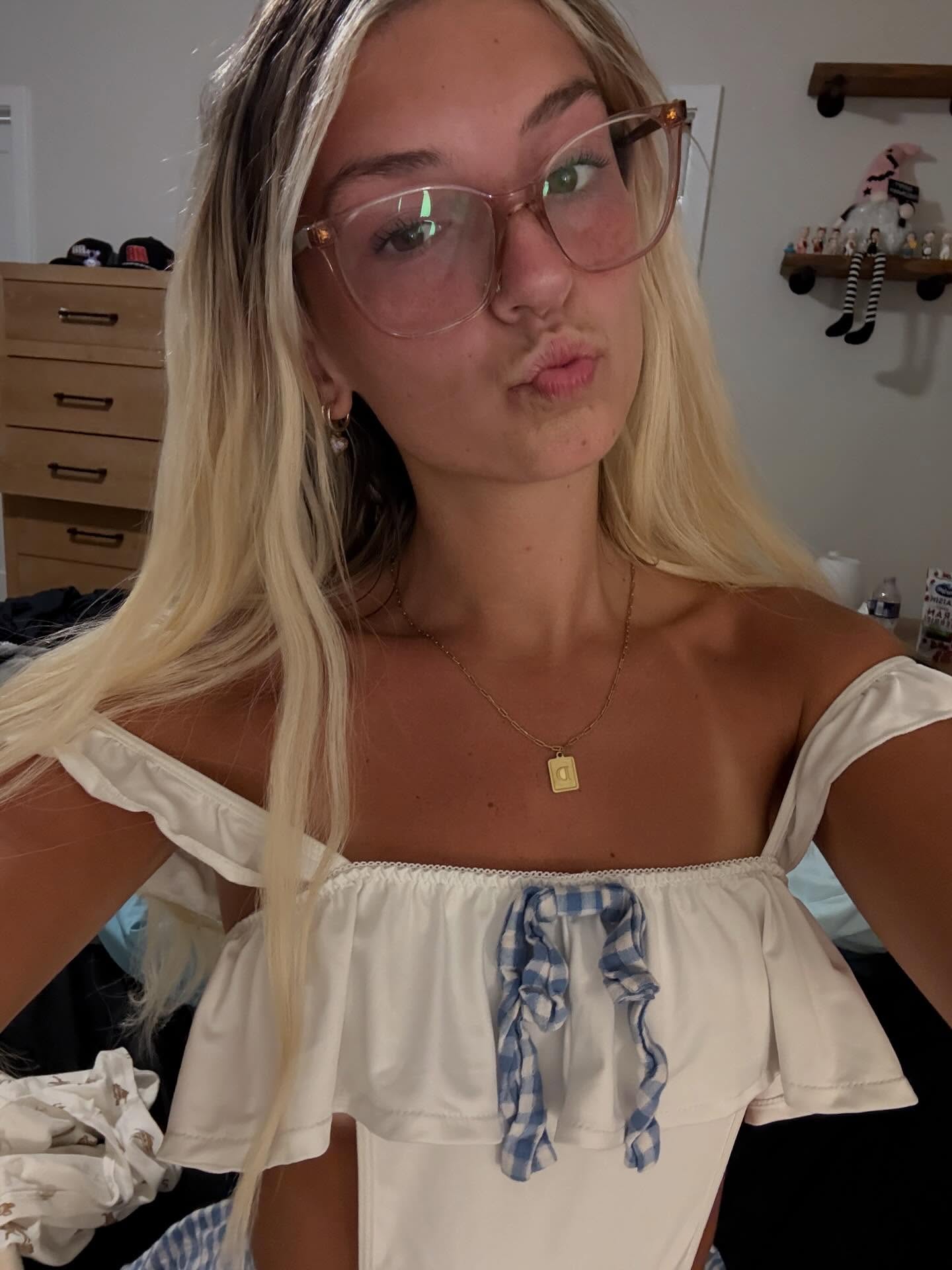 ambiebambiii (@ambiebambiii) — photo 32 from her gallery