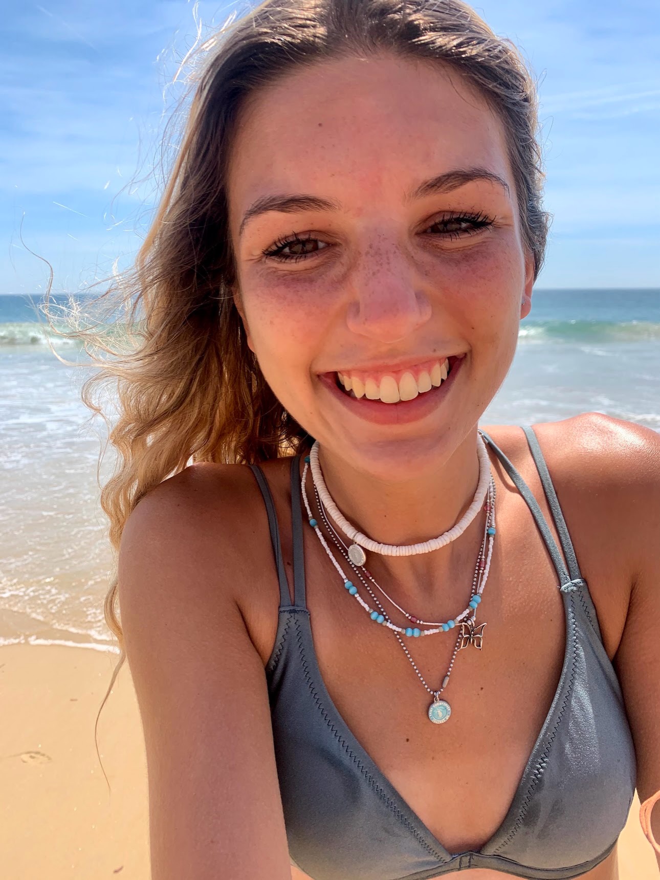 ambiebambiii (@ambiebambiii) — "Salty air and salt on my skin makes me happiest 💙💙"