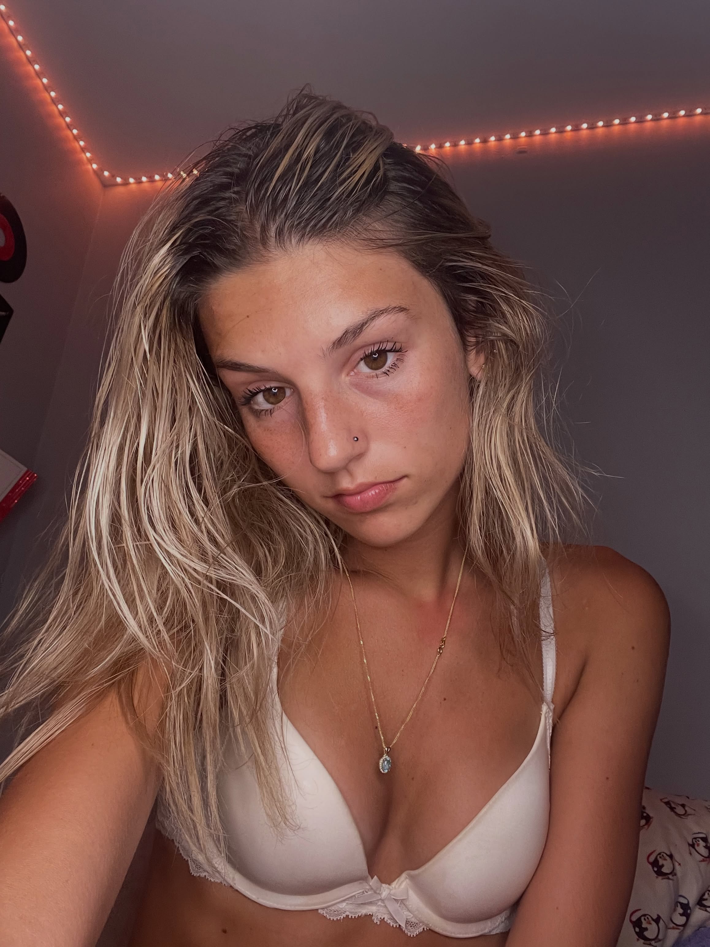ambiebambiii (@ambiebambiii) — "College life 💕"