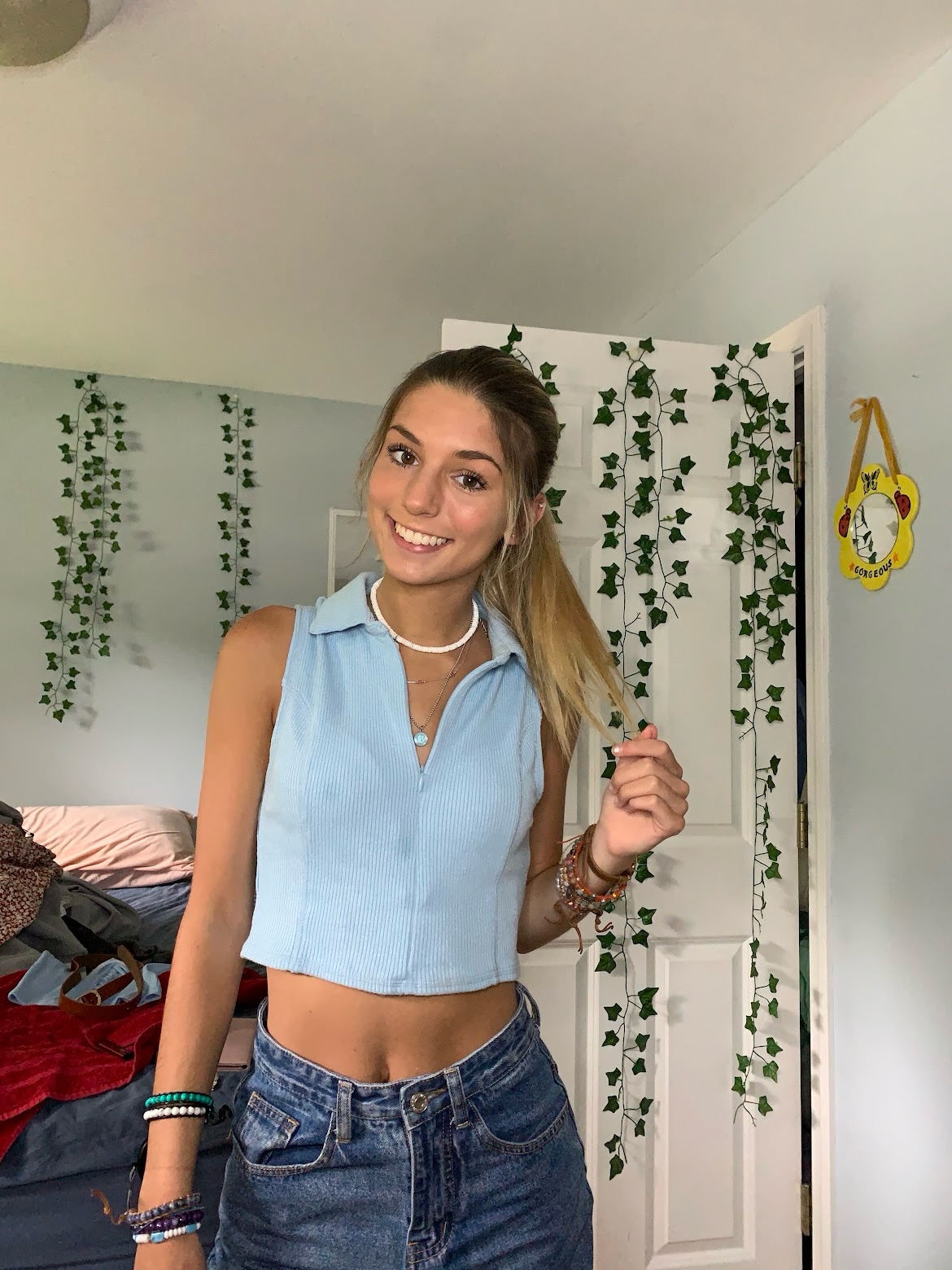 ambiebambiii (@ambiebambiii) — "Happy hump day y’all!!!"