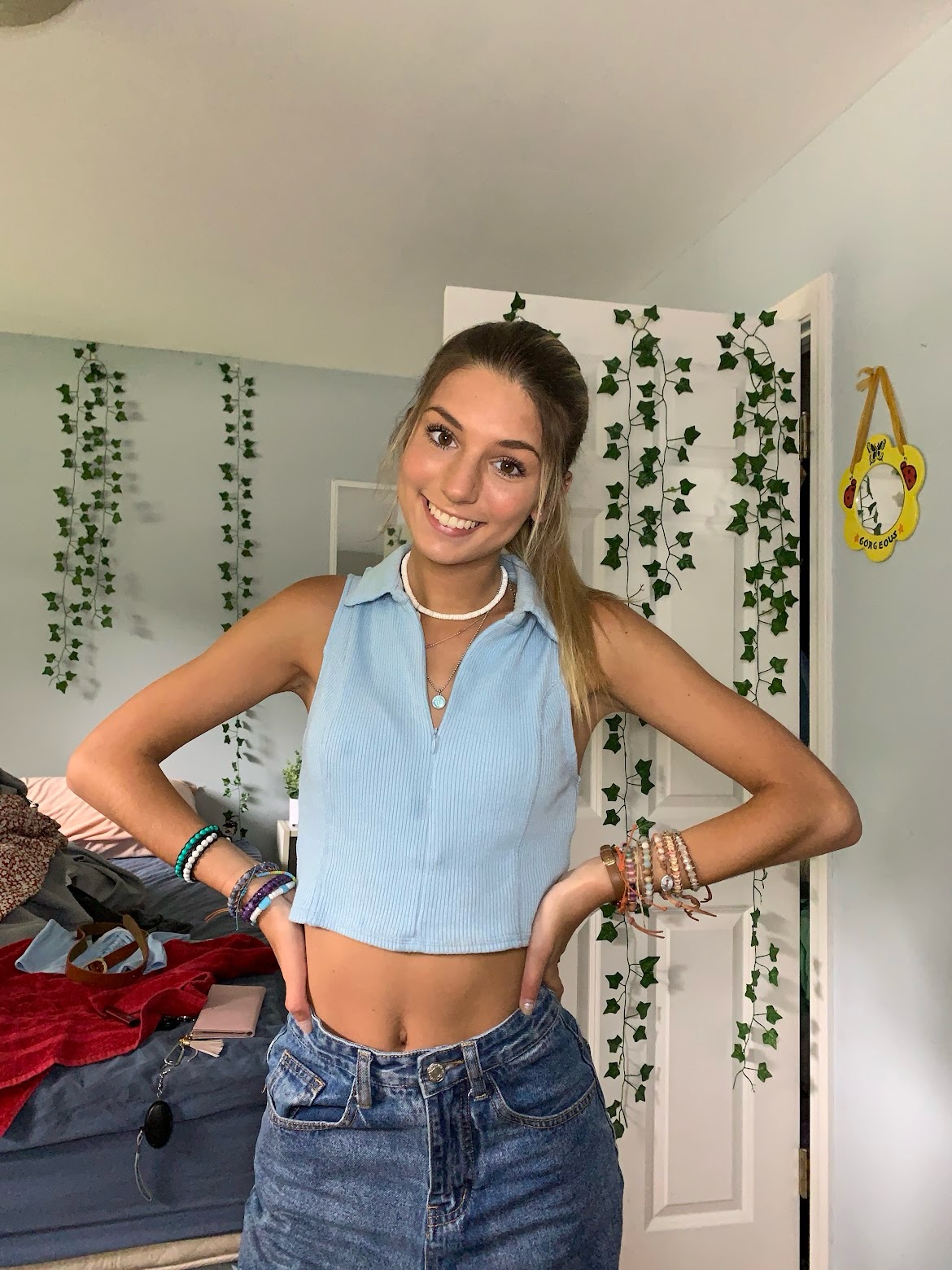 ambiebambiii (@ambiebambiii) — "Happy hump day y’all!!!"