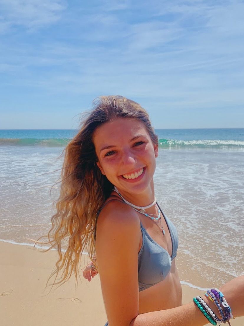 ambiebambiii (@ambiebambiii) — "Salty air and salt on my skin makes me happiest 💙💙"