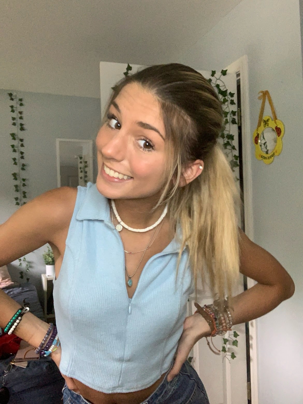 ambiebambiii (@ambiebambiii) — "Happy hump day y’all!!!"