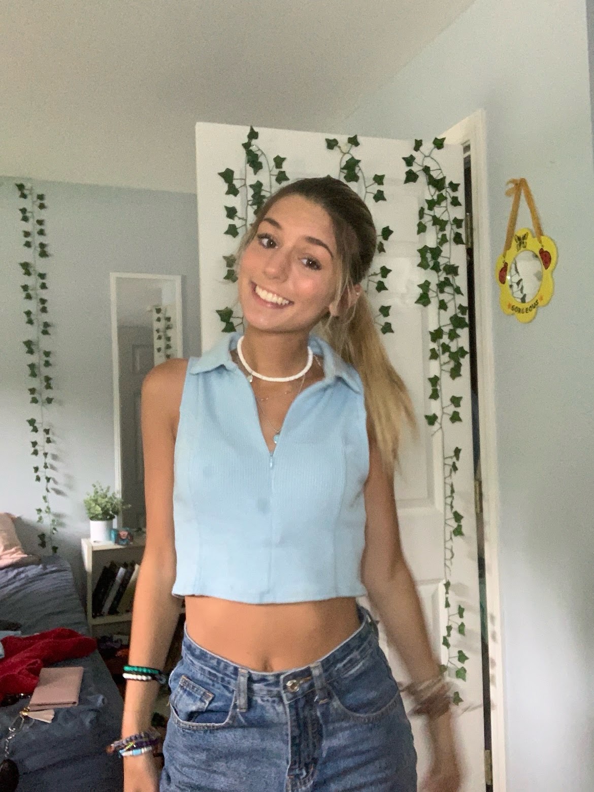 ambiebambiii (@ambiebambiii) — "Happy hump day y’all!!!"