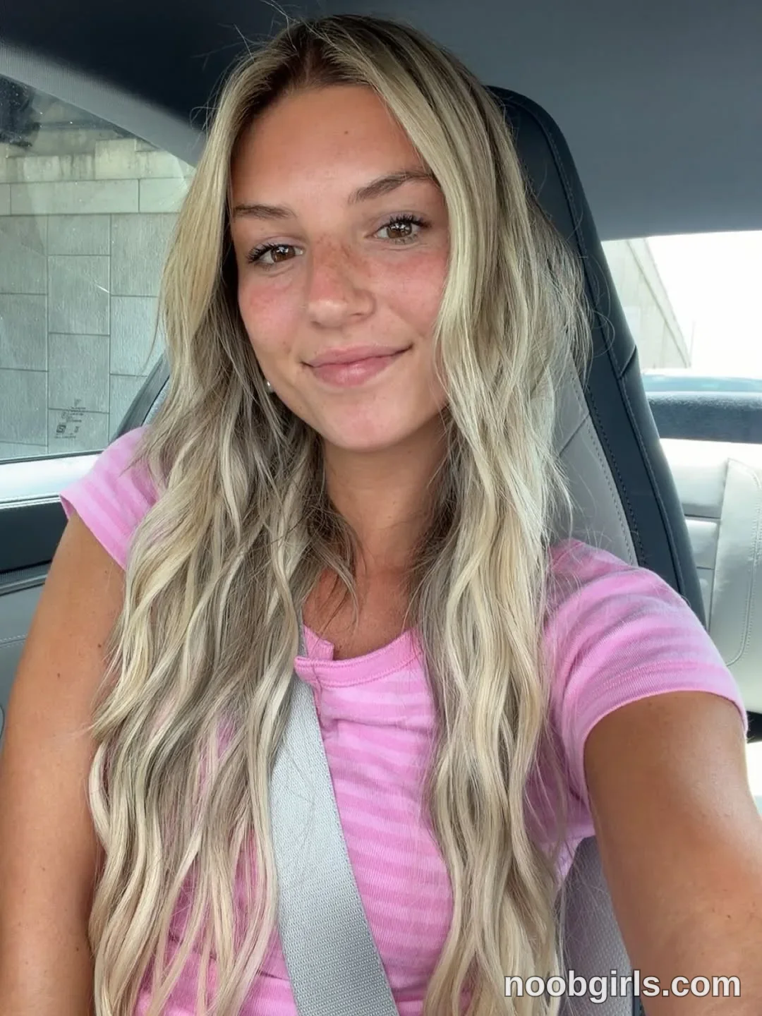 ambiebambiii (@ambiebambiii) — "Just got my hair done 💕😋" in Florida State University