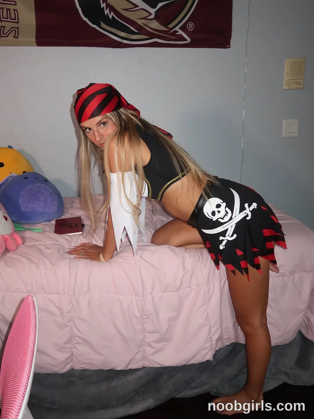 ambiebambiii (@ambiebambiii) — "dorm room activities" in Florida State University