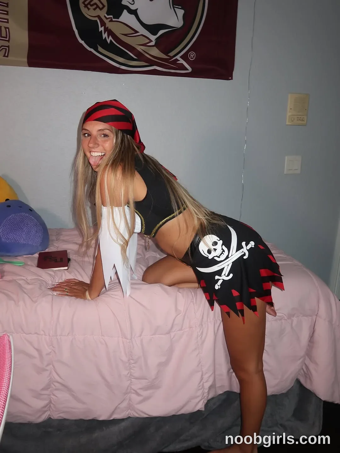 ambiebambiii (@ambiebambiii) — "dorm room activities" in Florida State University