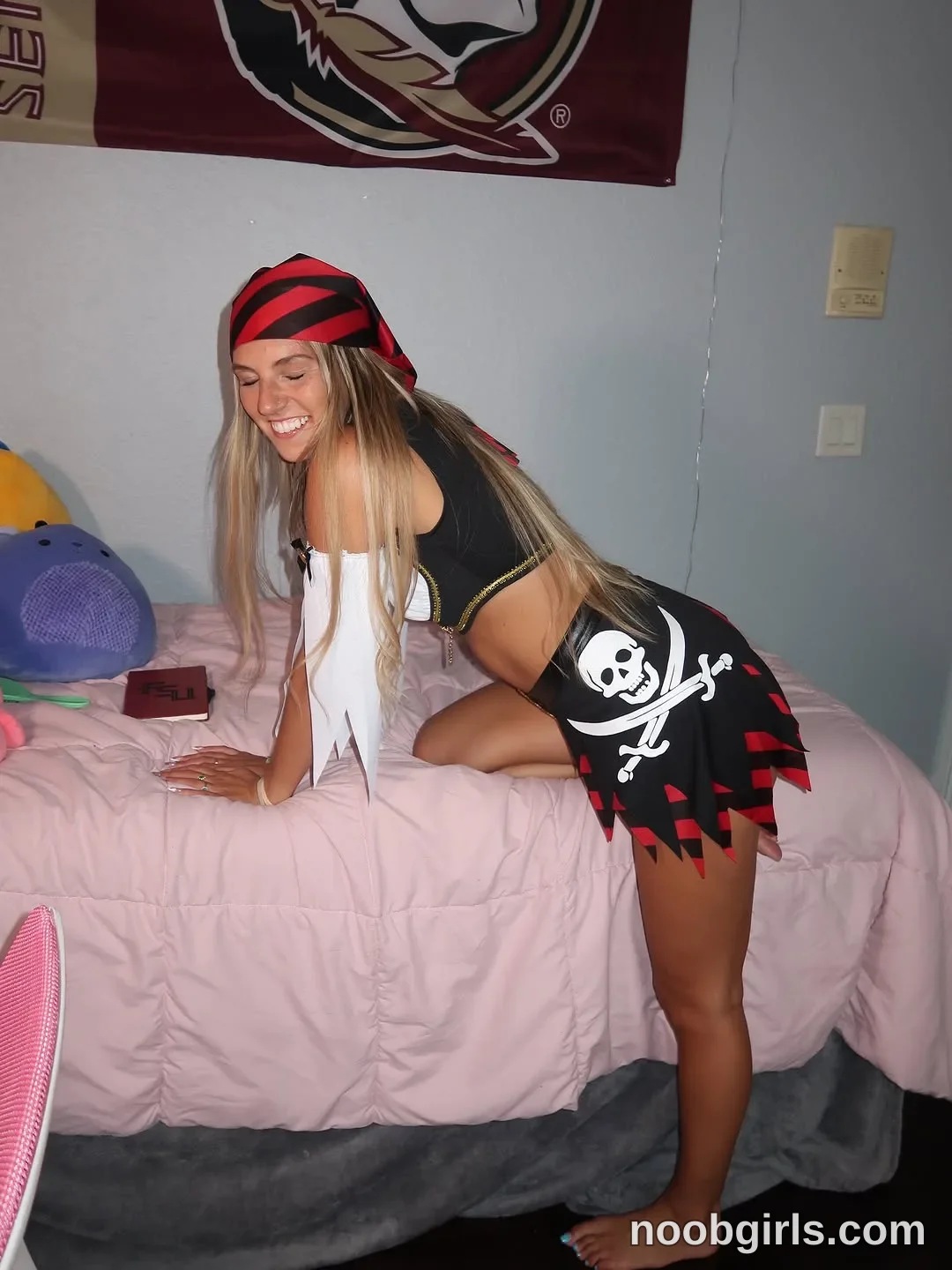 ambiebambiii (@ambiebambiii) — "dorm room activities" in Florida State University