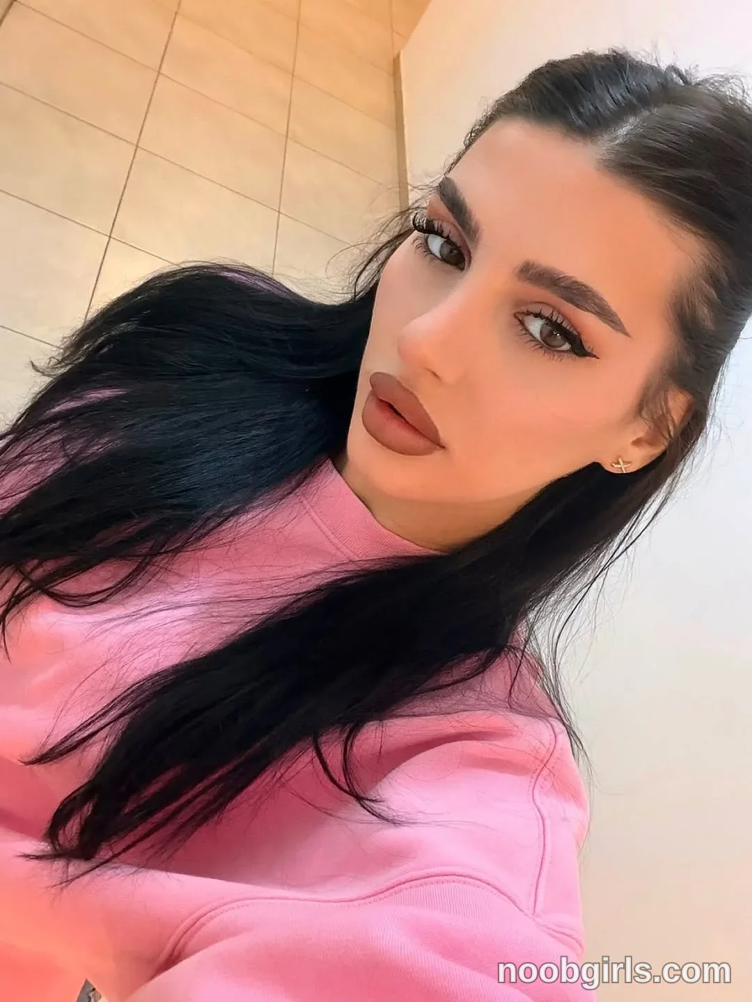 Amy Blair (@ammyblair) — "Living in a pink paradise 💁🏻‍♀️🤌"