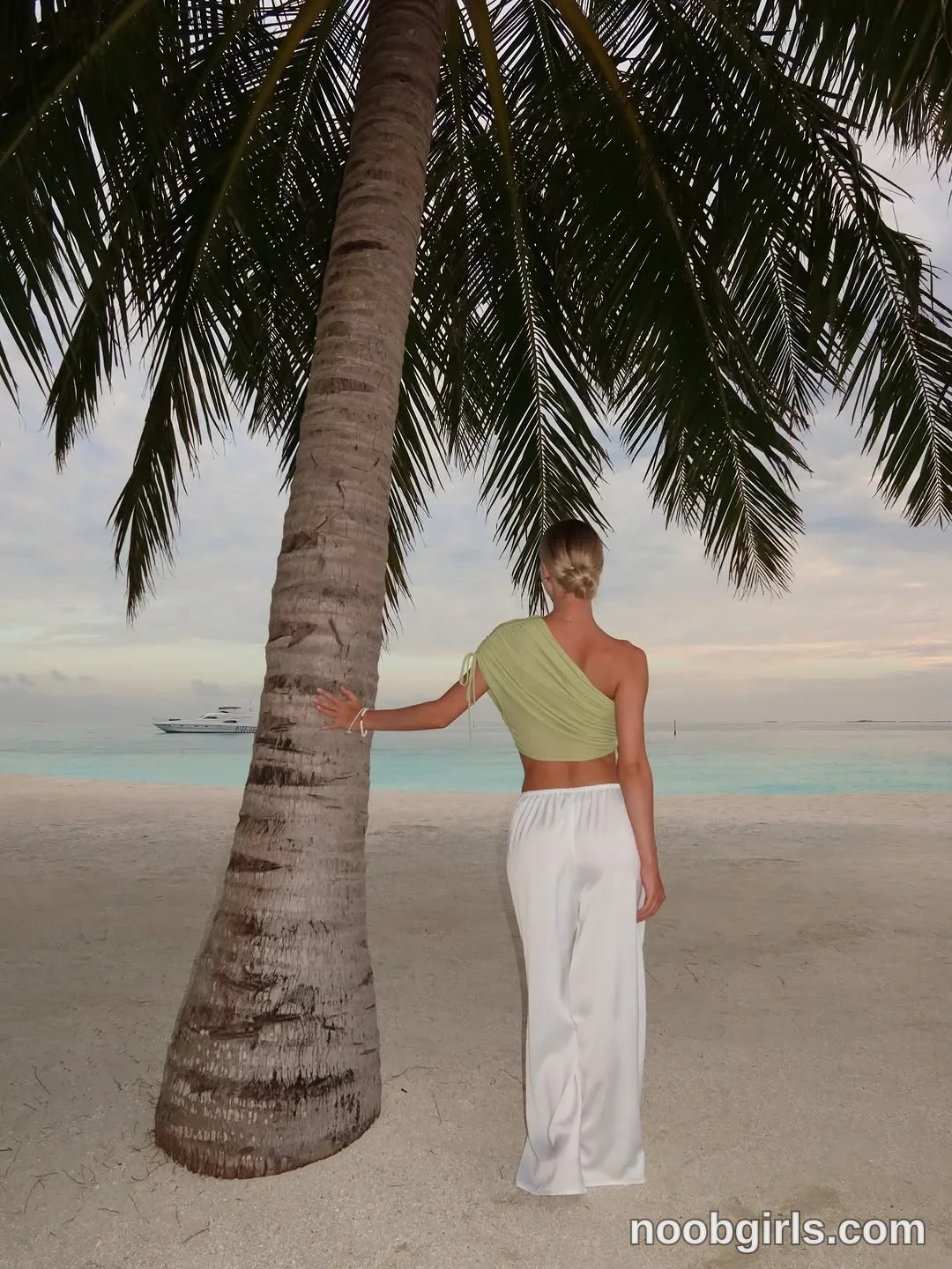 Angelina (@angelees_) in Maldives Island