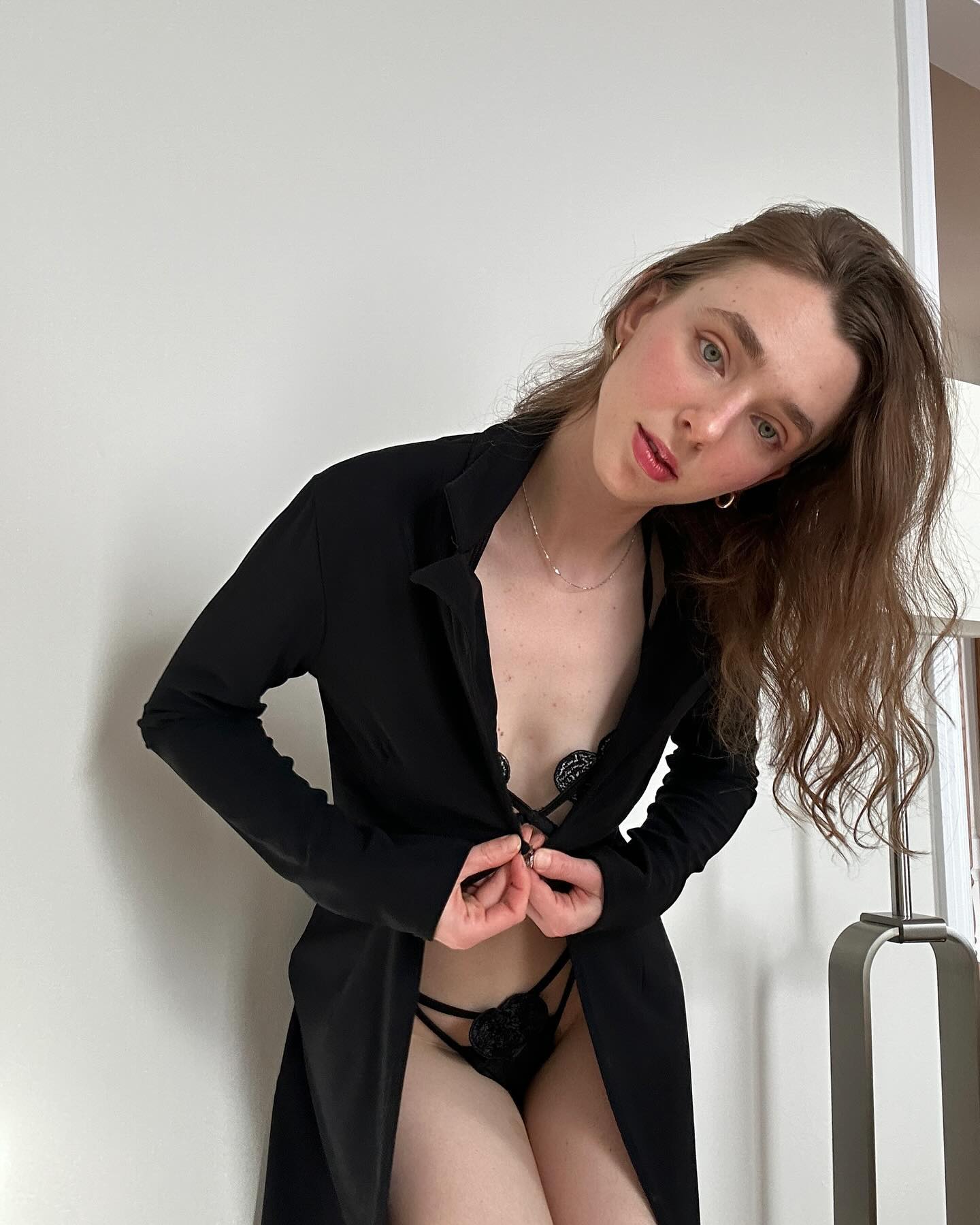 annabisoux fastening jacket wearing black jacket