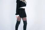 arlavitullo wearing black cropped jacket in studio