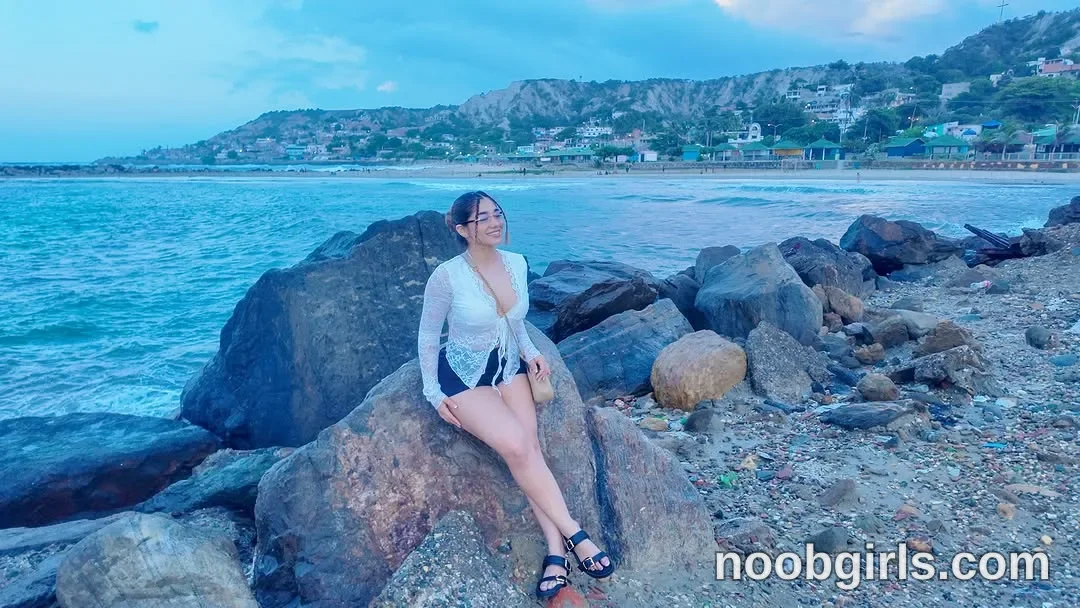 Ale (@ashley_ospino) — "Venezuela ❤️" in La Guaira