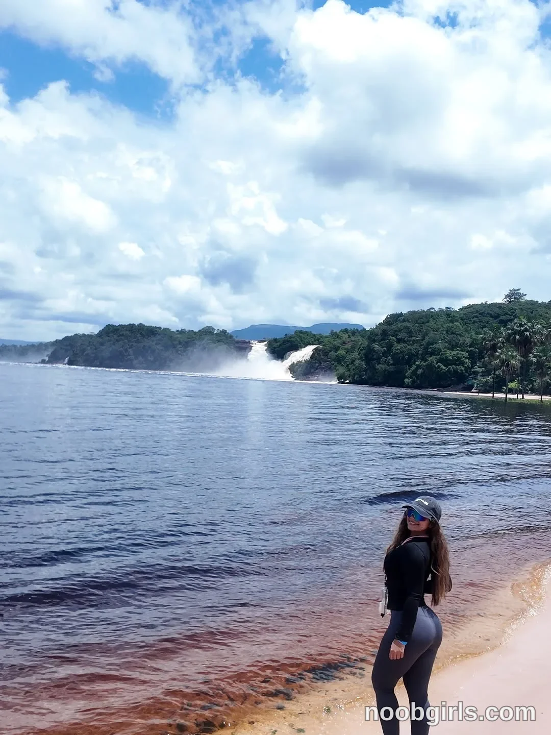 Ale (@ashley_ospino) — "Un sueño hecho realidad 🏜️🇻🇪" in Parque Nacional Kanaima-Salto Angel