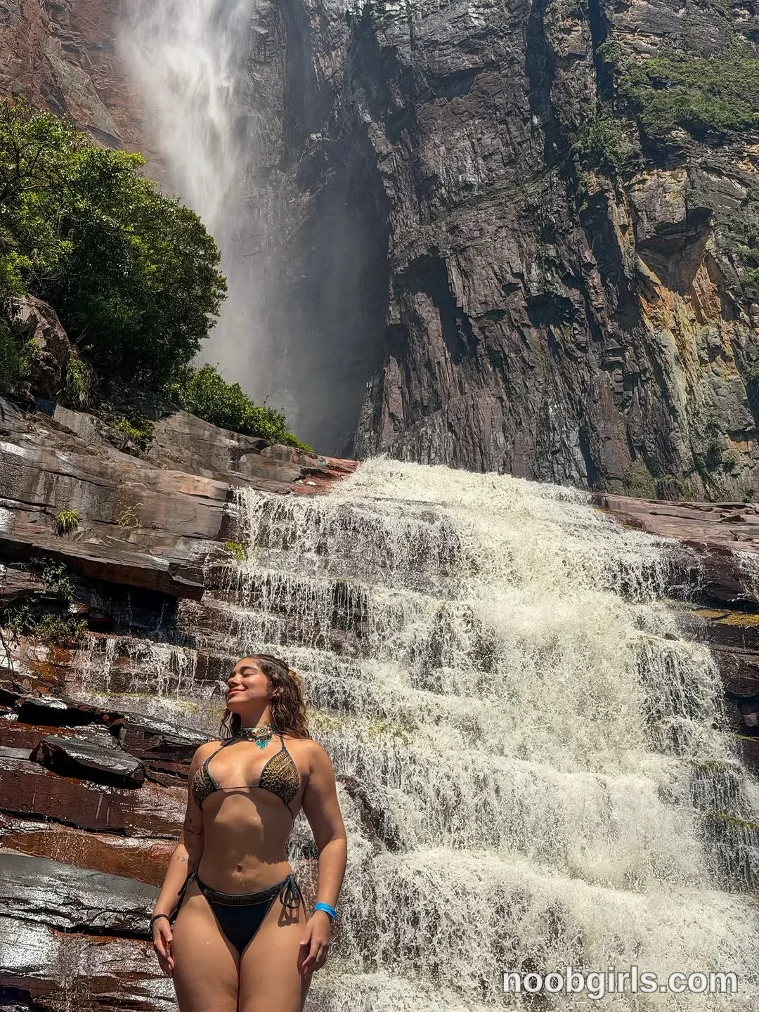 Ale (@ashley_ospino) — "Waküpero kuruman Kerepakupai vená dae Eres impresionante Venezuela 🇻🇪🏜️🥹" in Salto Angel -
