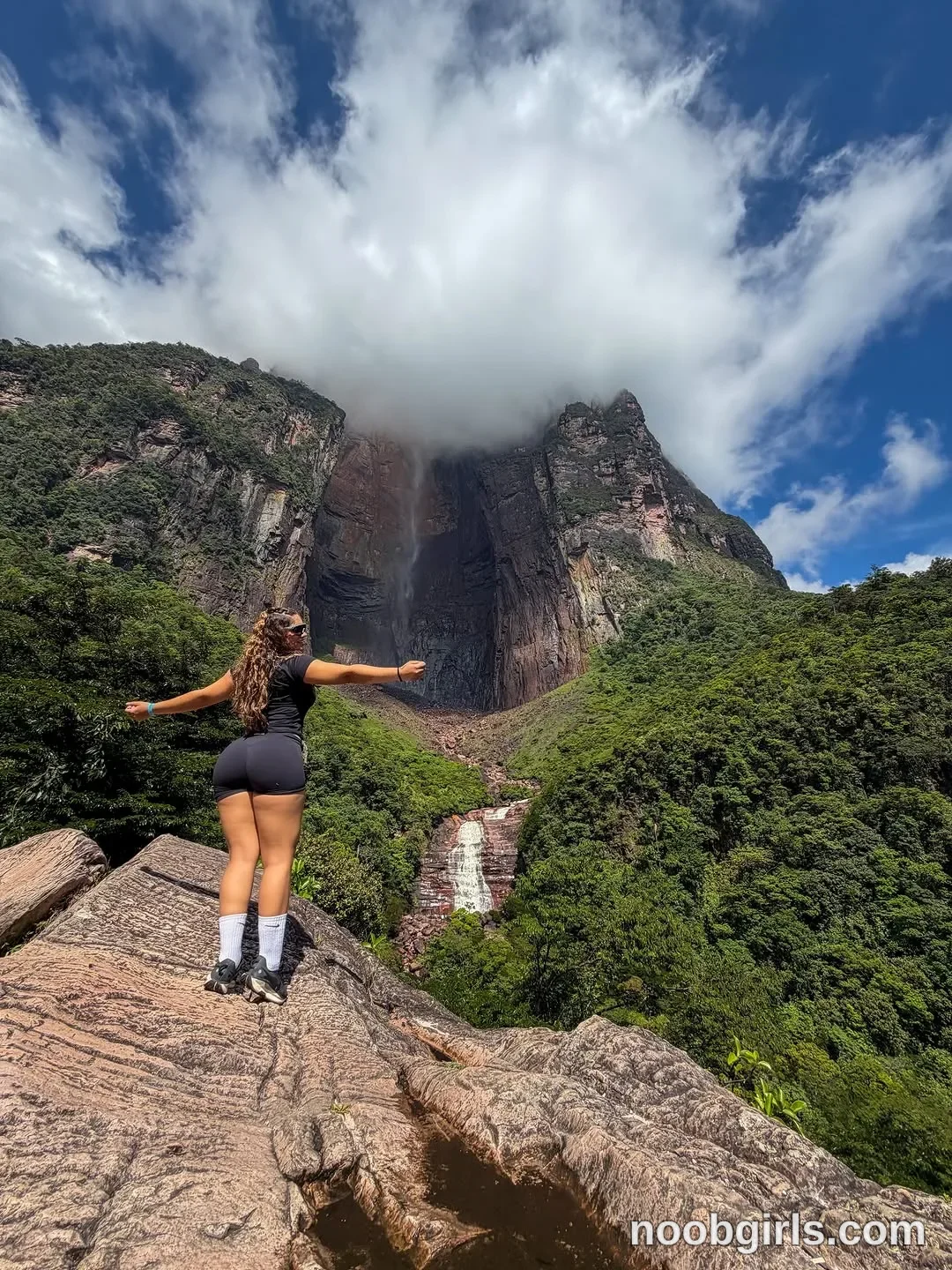 Ale (@ashley_ospino) — "Waküpero kuruman Kerepakupai vená dae Eres impresionante Venezuela 🇻🇪🏜️🥹" in Salto Angel -