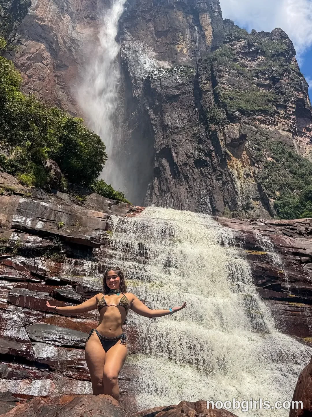 Ale (@ashley_ospino) — "Waküpero kuruman Kerepakupai vená dae Eres impresionante Venezuela 🇻🇪🏜️🥹" in Salto Angel -