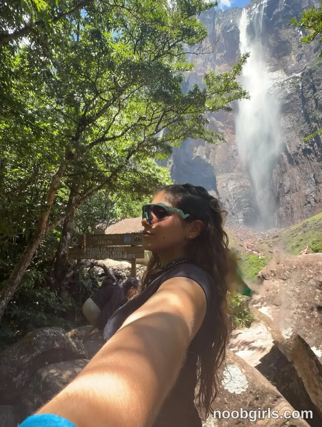 Ale (@ashley_ospino) — "Waküpero kuruman Kerepakupai vená dae Eres impresionante Venezuela 🇻🇪🏜️🥹" in Salto Angel -