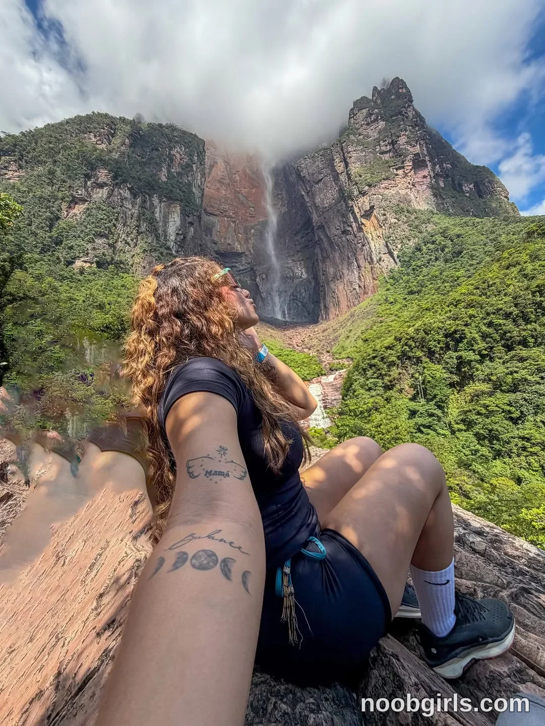 Ale (@ashley_ospino) — "Waküpero kuruman Kerepakupai vená dae Eres impresionante Venezuela 🇻🇪🏜️🥹" in Salto Angel -