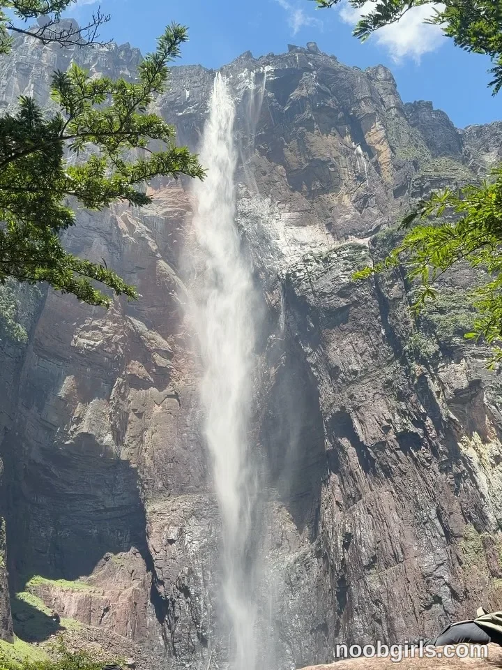 Ale (@ashley_ospino) — "Waküpero kuruman Kerepakupai vená dae Eres impresionante Venezuela 🇻🇪🏜️🥹" in Salto Angel -