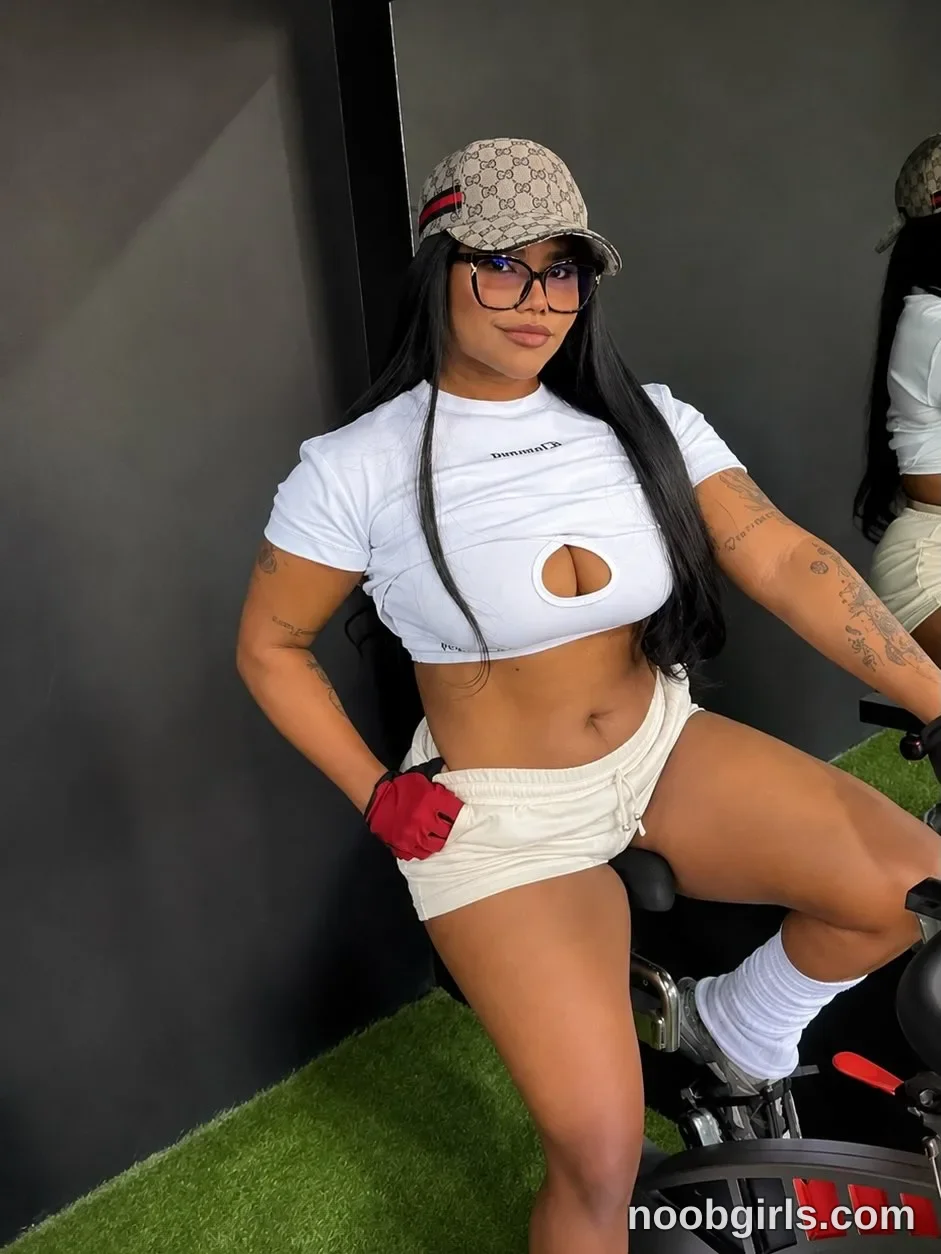 SUCCUBUS (@ava_malaikaa) — "Todavía me falta camino, pero cuando miro atrás, sé cuánto he avanzado.”"