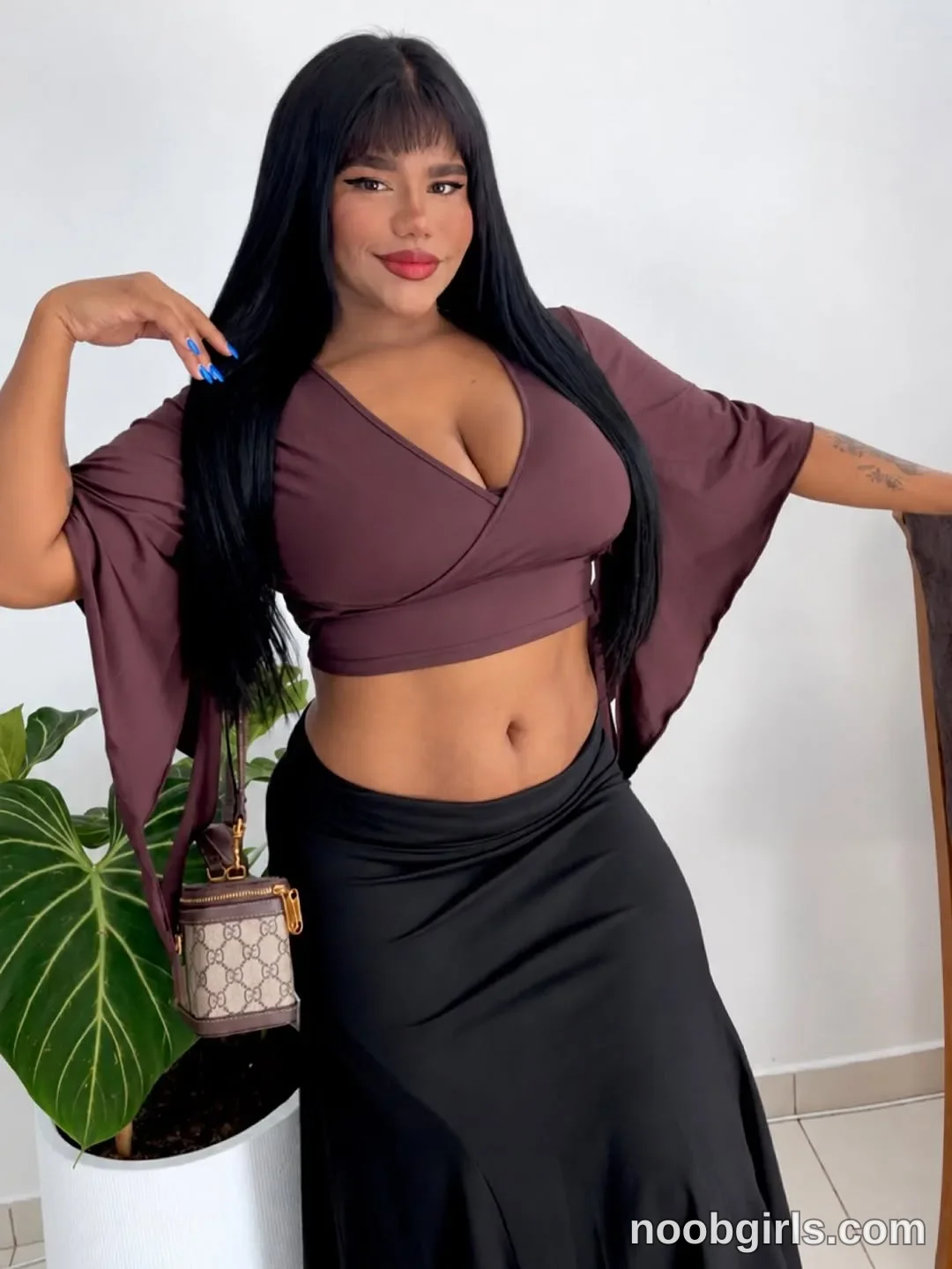 SUCCUBUS (@ava_malaikaa) — "Uy, ¿cómo fue que Dios te hizo tan mirable? Y yo te miraba… uy, uy.🫦🤎"