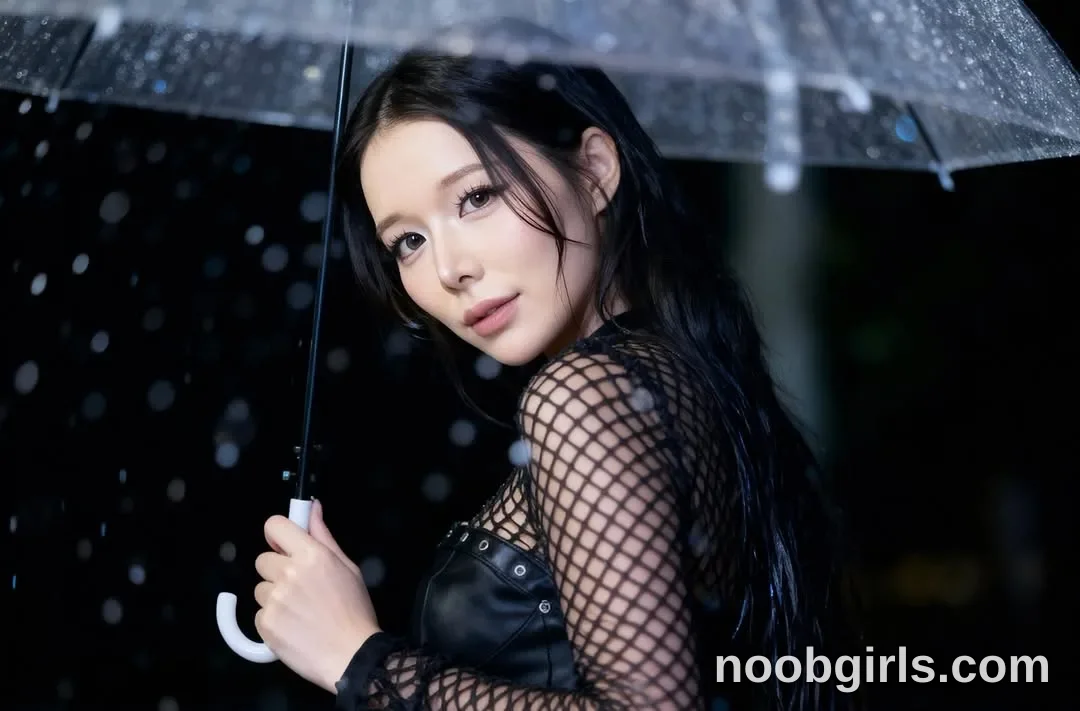 Bae Bae Holding the umbrella handle wearing Black long-sleeved open-mesh top
