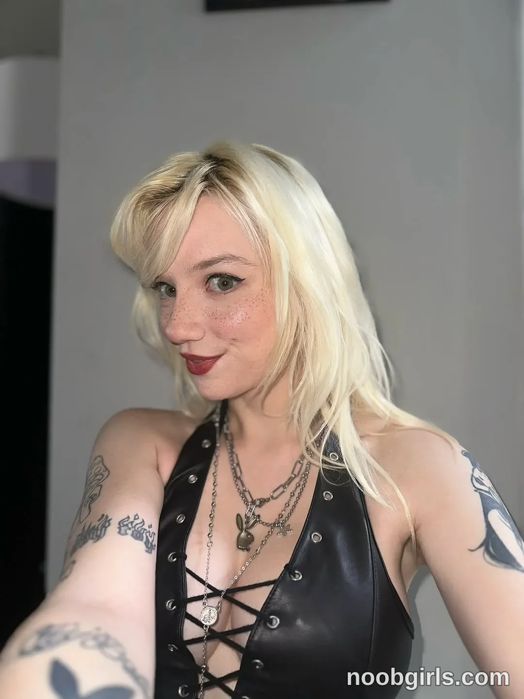 Bardot (@bardoteyed) — "you are such a fu⭐️ing superstar"