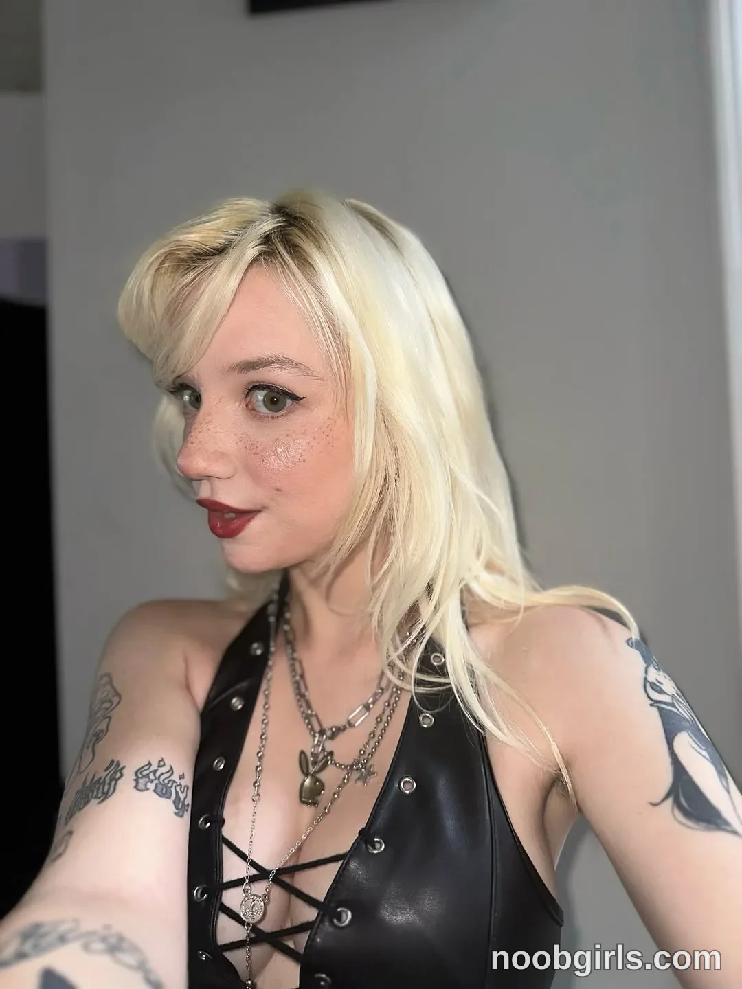 Bardot (@bardoteyed) — "you are such a fu⭐️ing superstar"