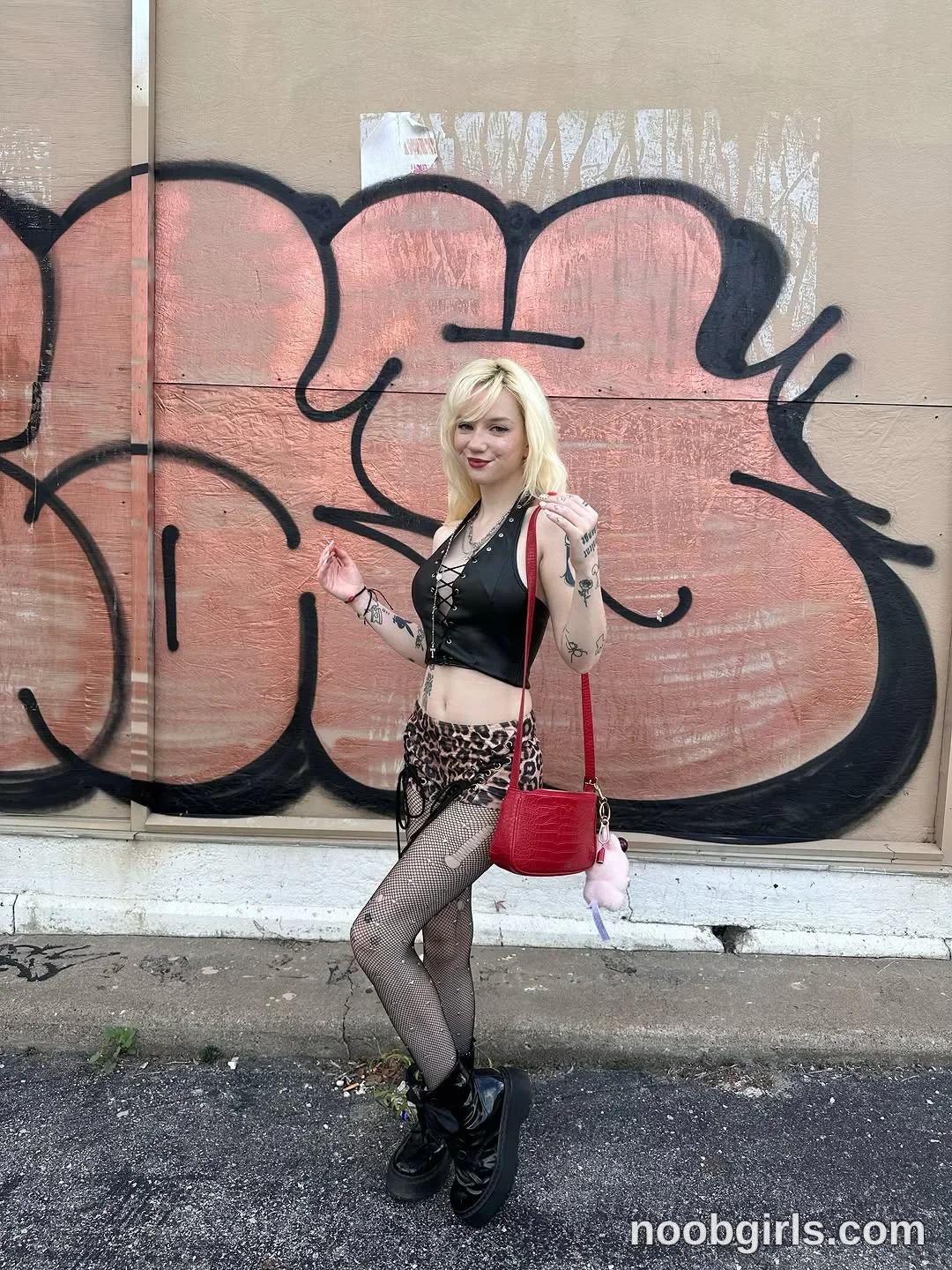Bardot (@bardoteyed) — "you are such a fu⭐️ing superstar"