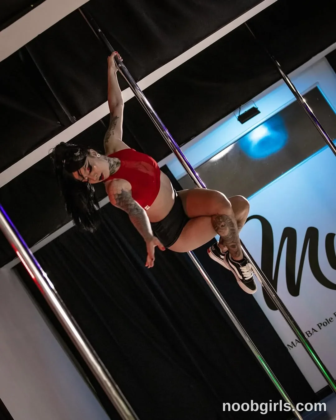 beelzebosss (@beelzebosss) — "i already say i love pole? hahahah🖤"