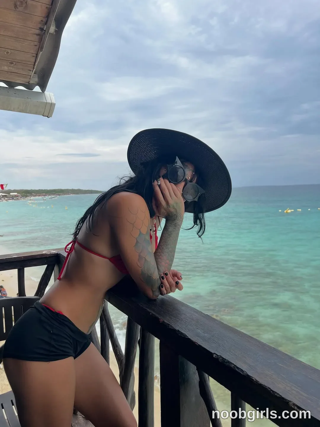 beelzebosss (@beelzebosss) — "a bitch in the beach haha😎"
