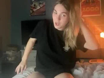 bellaxrxx 3 streaming live frame — Chaturbate cam girl