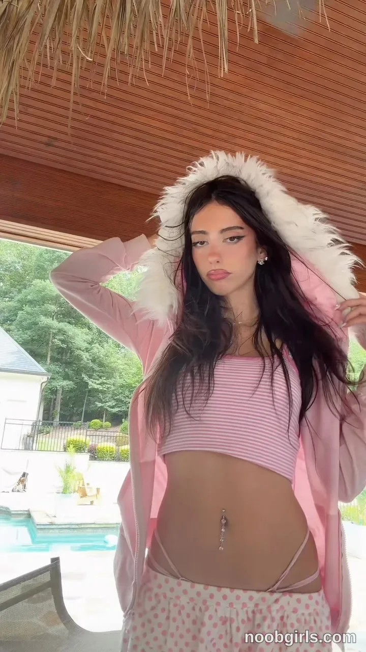 Blaire (@blairebliz) — "Who likes my fit"