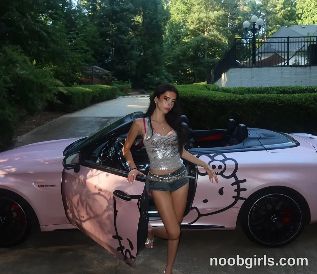 Blaire (@blairebliz) — "Pink hello kitty"