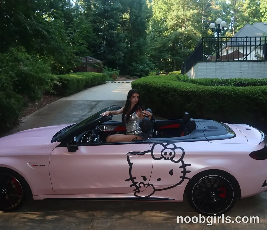 Blaire (@blairebliz) — "Pink hello kitty"