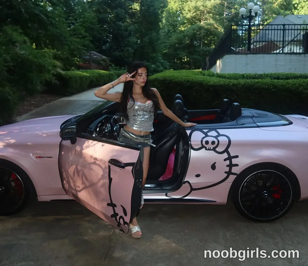 Blaire (@blairebliz) — "Pink hello kitty"