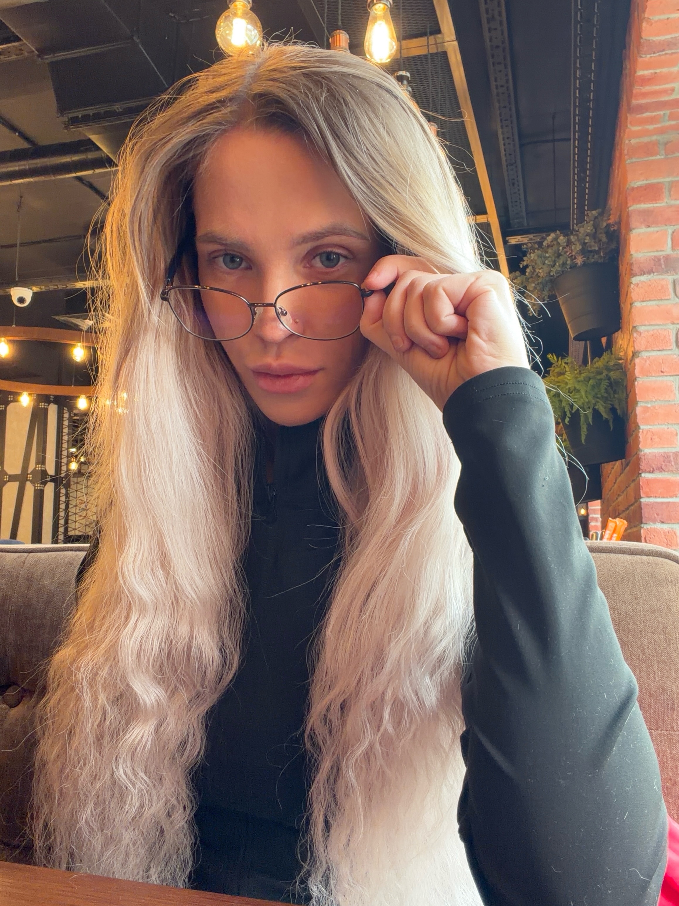 blush_mikki adjusting glasses wearing black long-sleeve top in cafe