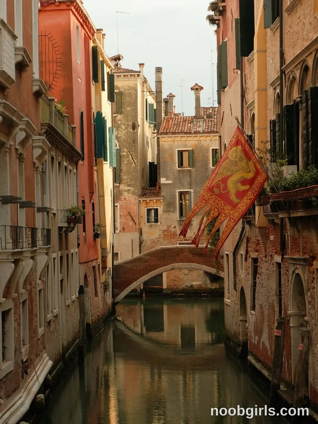 Brita (@britakiss) — "Just a few more details from the beautiful & strange & curious city of Venice.…" in Venice, Italy