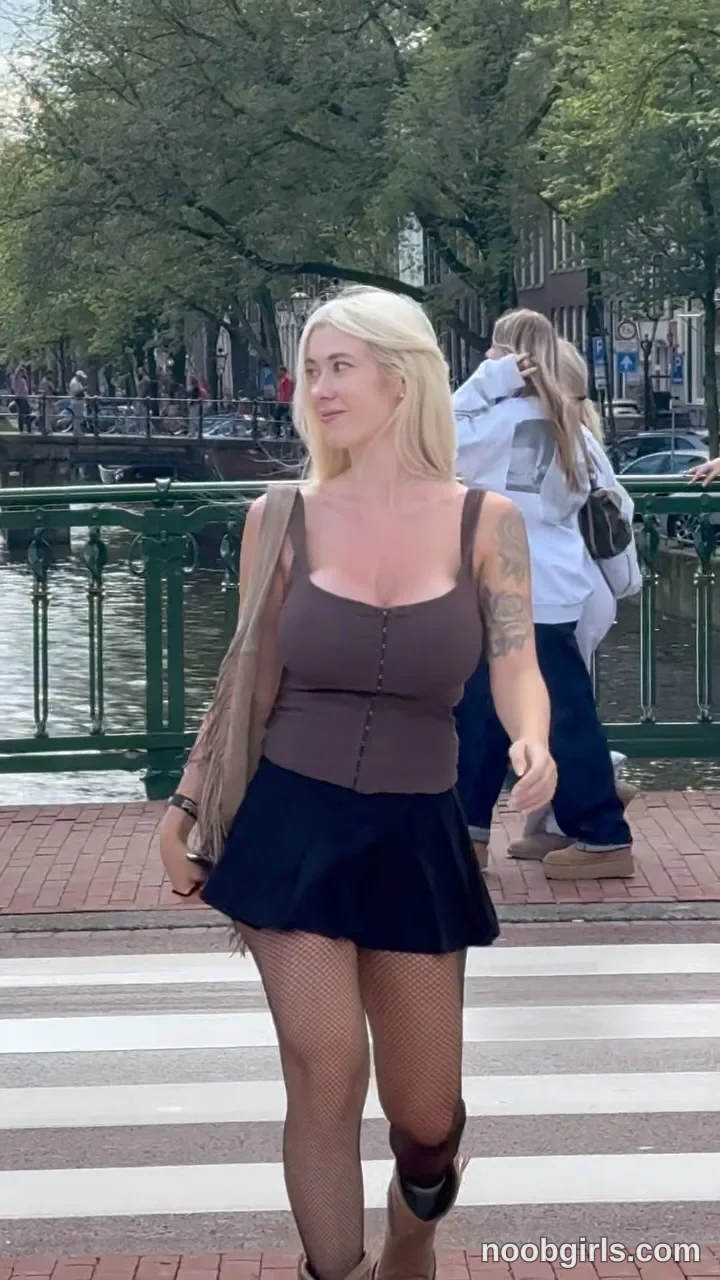 BunnyBlondyX reel: Visit city with me?