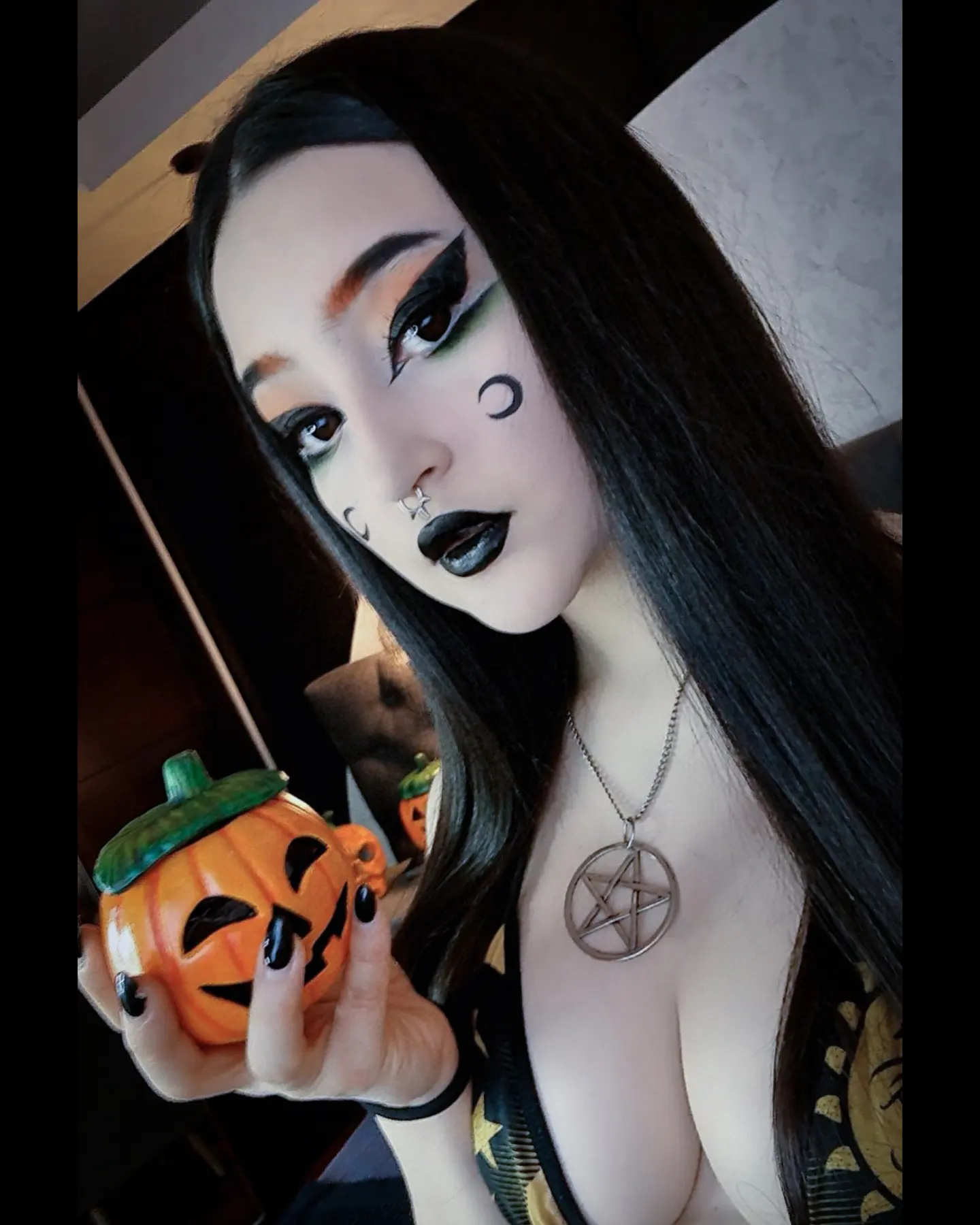 charlotte_germanotta_ holding pumpkin mug wearing black patterned top