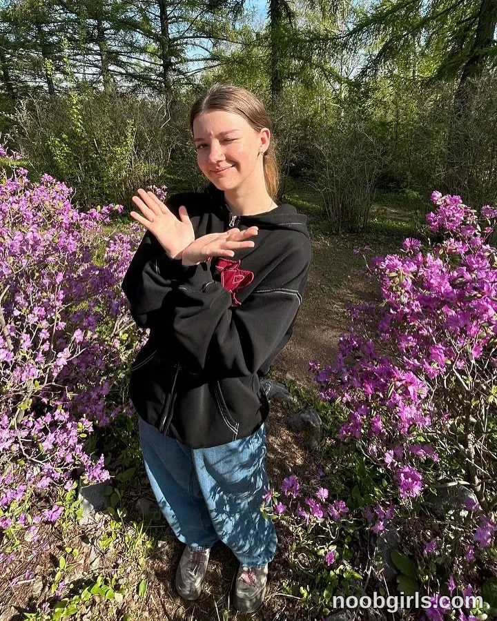 Geneva (@coyness_geneva) — "Guess what kind of flowers it is!"