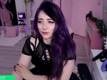 crimsonkitten kitten cam show screenshot — Chaturbate cam girl
