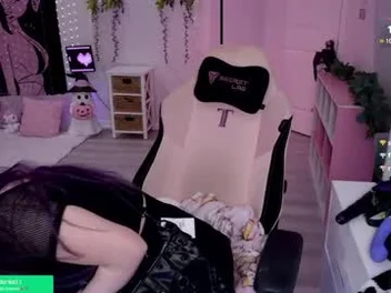 crimsonkitten kitten chaturbate live screenshot — Chaturbate cam girl