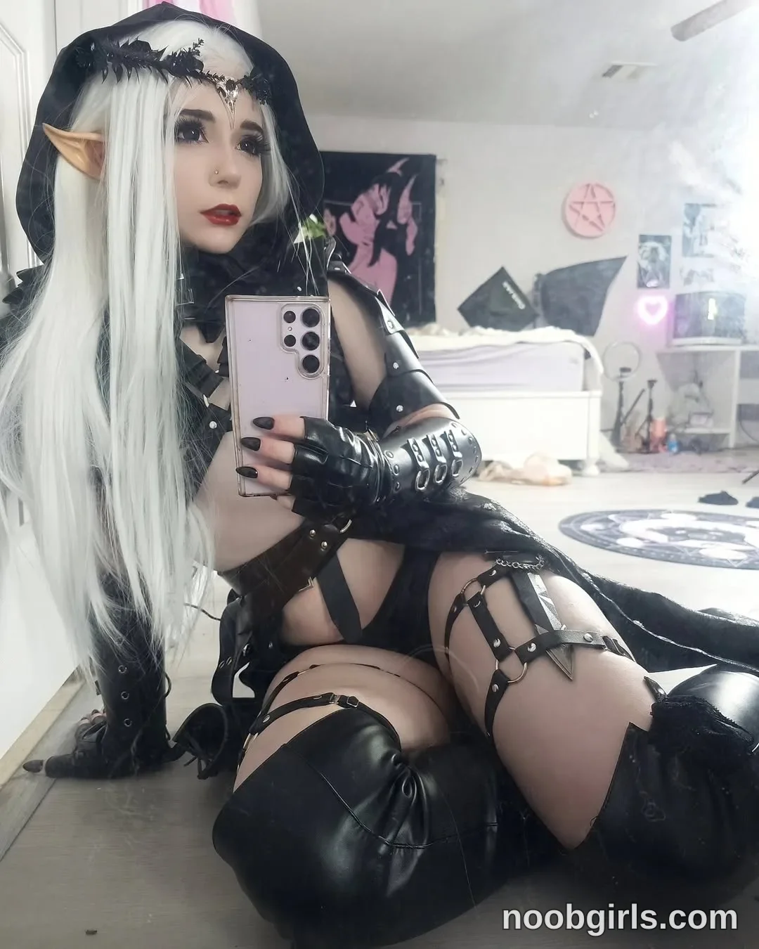 Crimson Kitten (@crimsonkitten) — "Elven Assassin🖤🗡 I was hoping for more of a skyrim look with this one but didn't turn…"